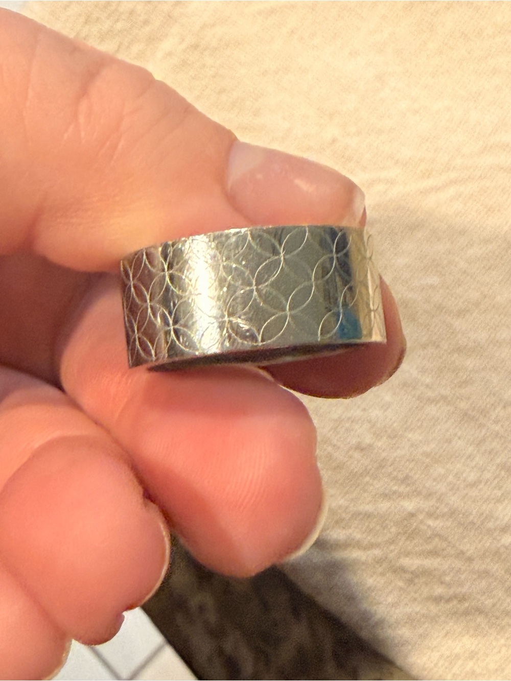 Louis Vuitton Silver-Tone LV Logo Men's Band Ring - Picture 4 of 7
